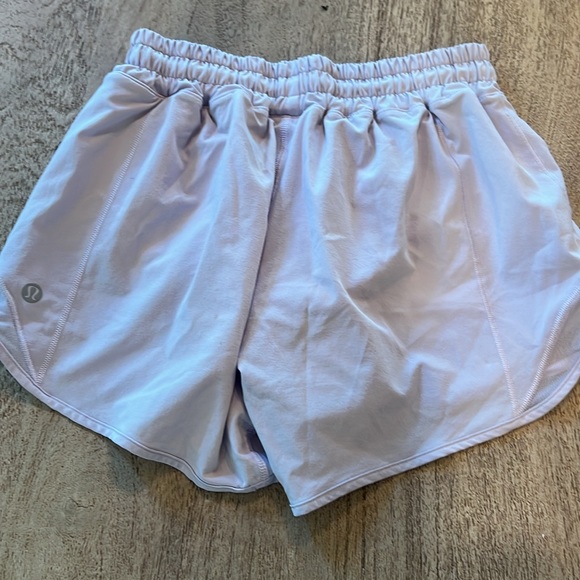 Lululemon short 2 tall - Picture 3 of 3
